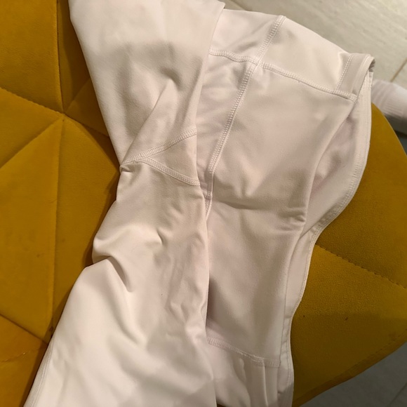 True Feat booty boosting leggings. Size 4/6 - Picture 4 of 9